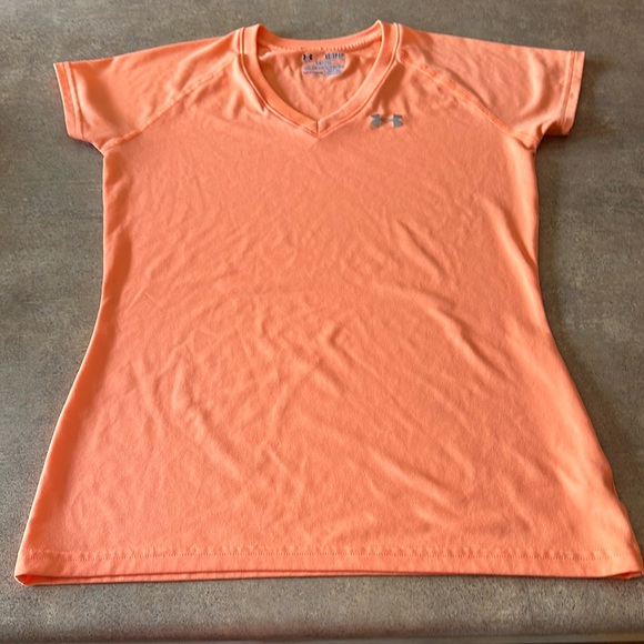 Women’s under Armour V-neck shirt size XS - Picture 1 of 4